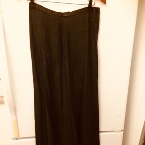 A beautifully enchanting, Le Chateau black asymmetrical skirt size 1/2